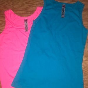 2 tank tops !